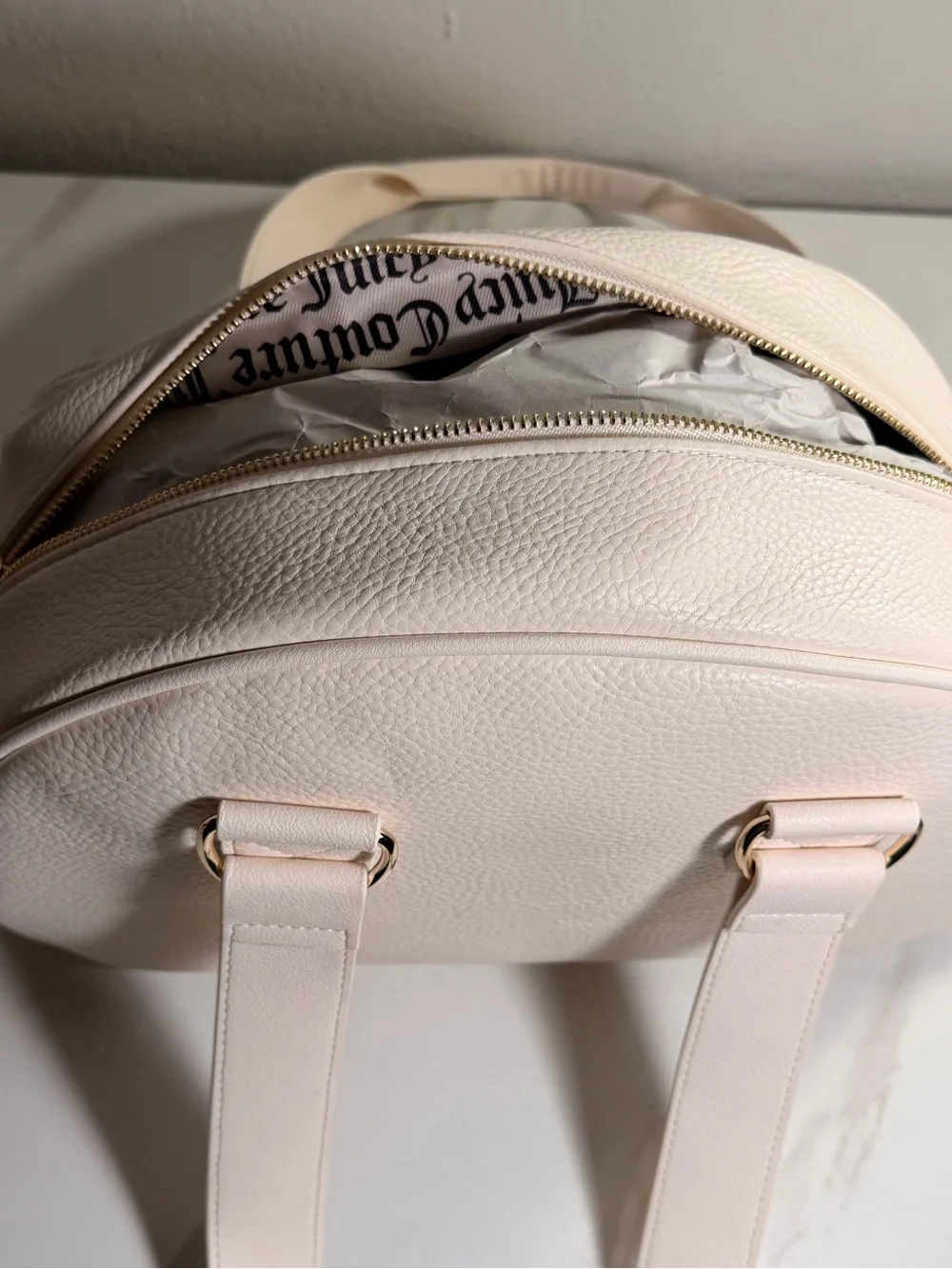 Juicy Couture Cream Pebbled Leather Shoulder Bag with Logo Plaque